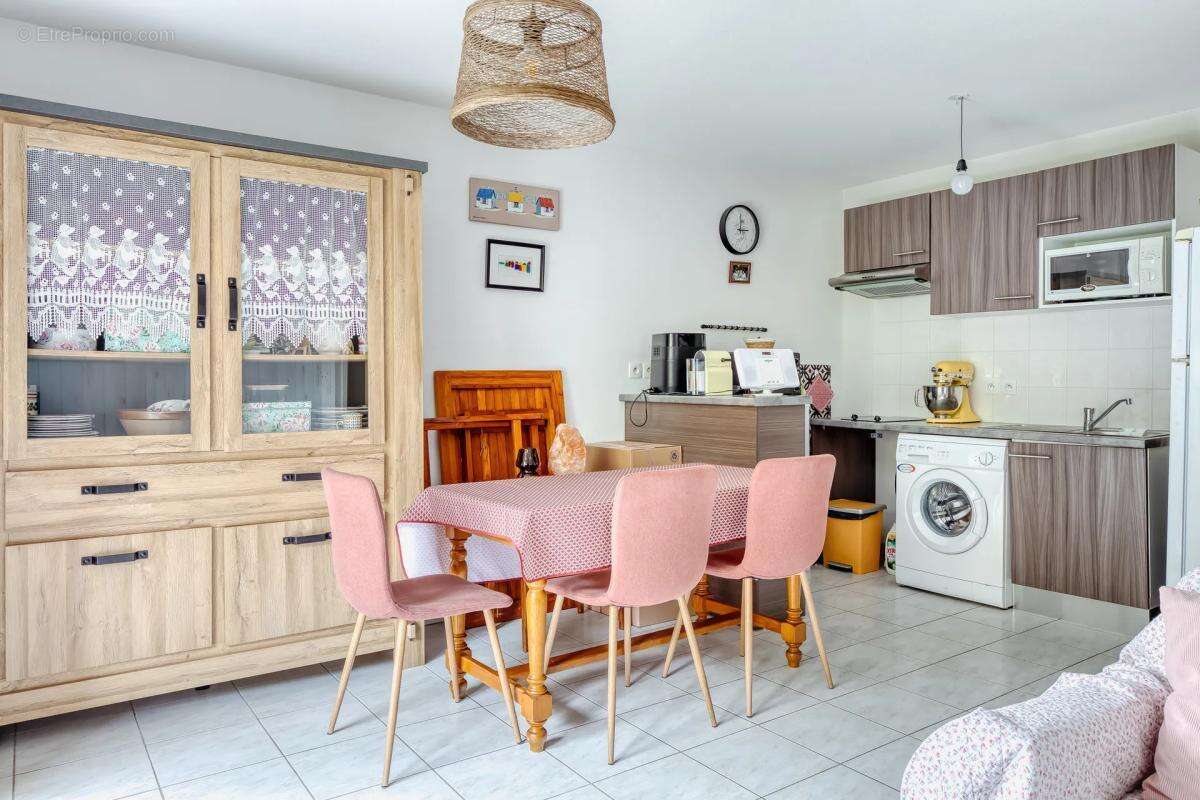 Appartement à LA RIVIERE-SAINT-SAUVEUR