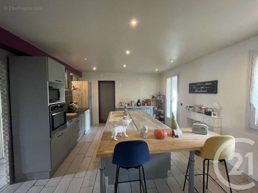 Maison à LES EGLISOTTES-ET-CHALAURES