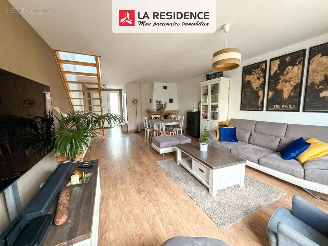 Maison à LE MESNIL-SAINT-DENIS