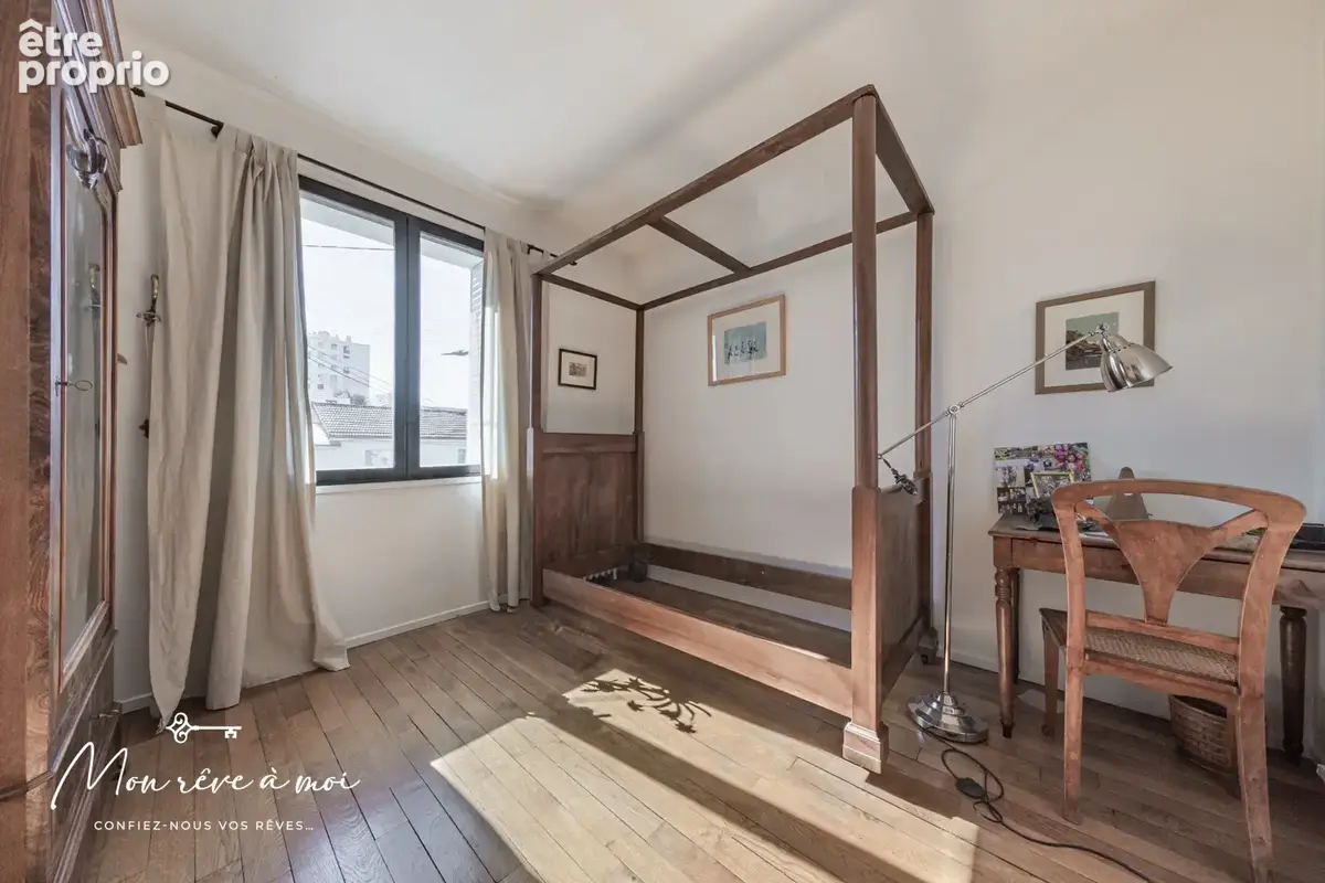 Maison en meulière de 182m2 lumineuse et au calme avec terrasse, jardin et parkings - photo 9