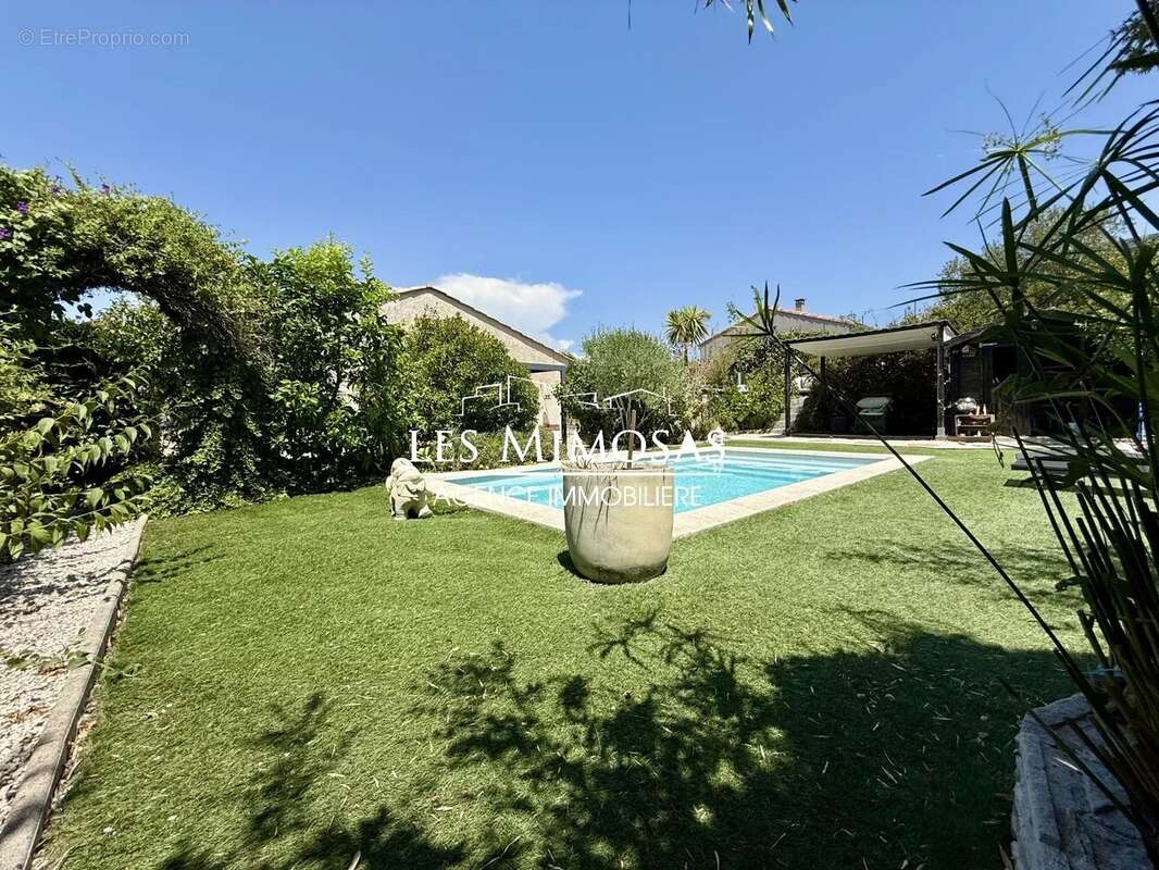 Maison à ROQUEBRUNE-SUR-ARGENS