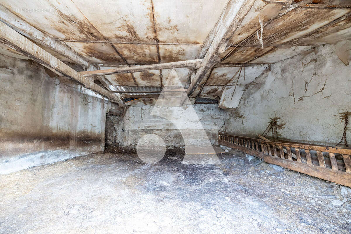 SIGOTTIER (05700) - Corps de ferme à rénover avec fort potentiel - photo 8