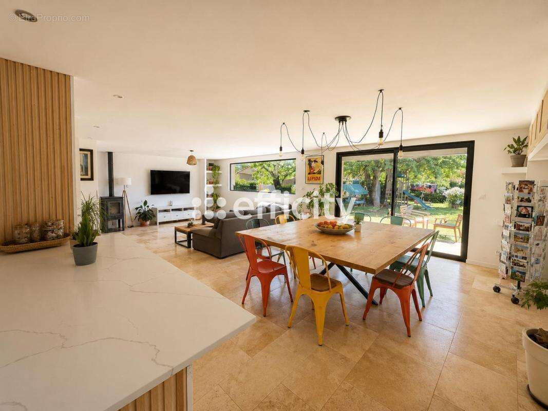 Maison 153 m² à Saint-Maximin-La-Sainte-Baume  - photo 7