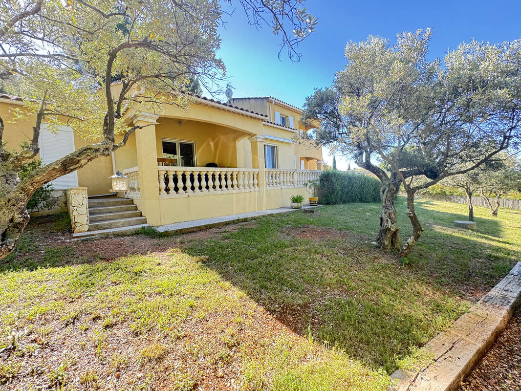À vendre à Aups   Superbe villa récente avec piscine - photo 10