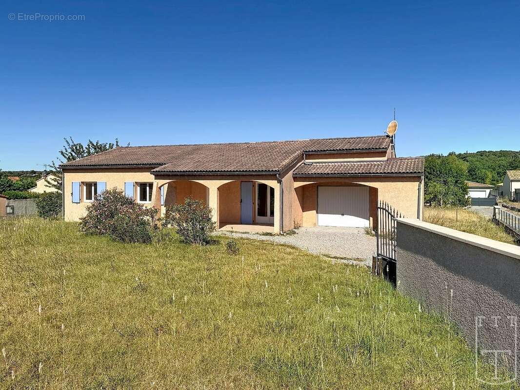 Proche centre RUOMS - Villa 3 chambres - 2 terrasses - photo 12