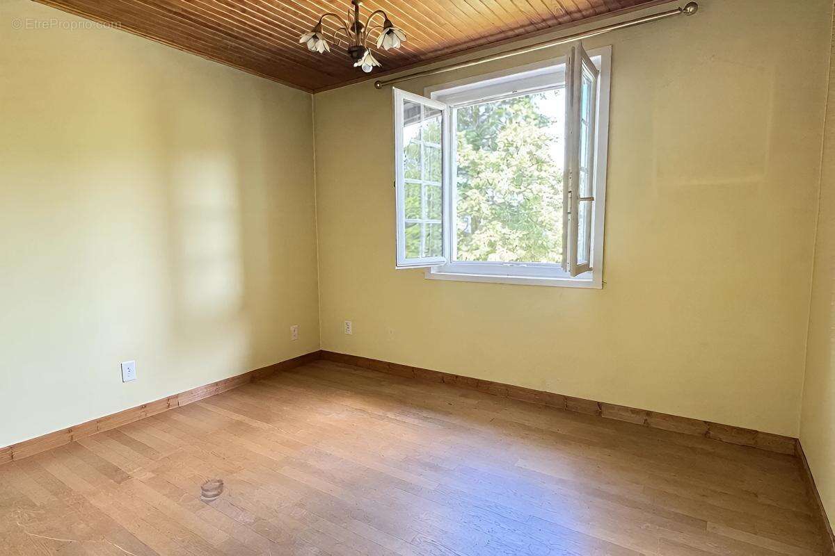 Maison 104 m² à Vendranges  - photo 10