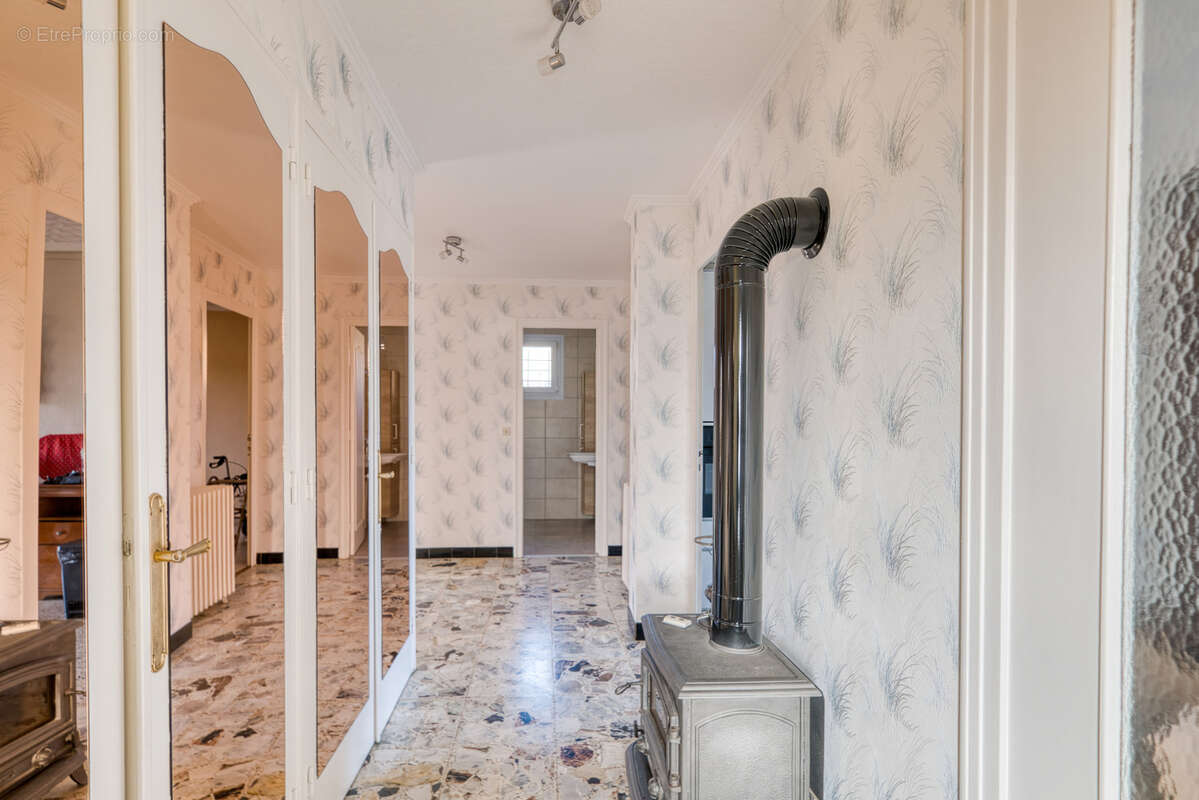 Maison familiale de caractère   160 m2   Sous-sol complet   Terrain 895 m2 - photo 3