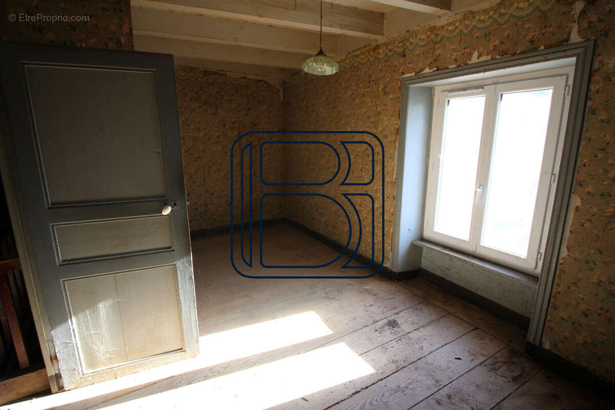 Maison à MARSAC-EN-LIVRADOIS