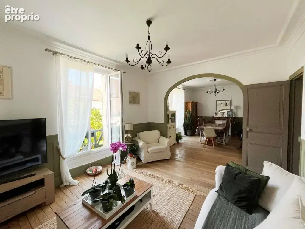 District de SENS, tout commerce à pied:  TRÈS JOLIE MAISON BOURGEOISE de 180 m2  son vaste salon et ses 4 cham - photo 5