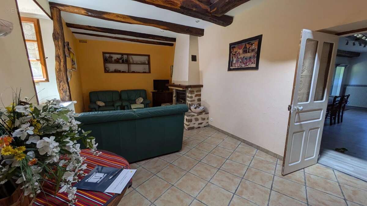 Maison 82 m² à Cussac  - photo 8