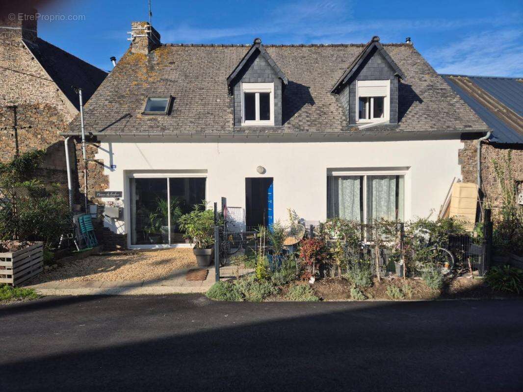 Maison à BAGUER-PICAN