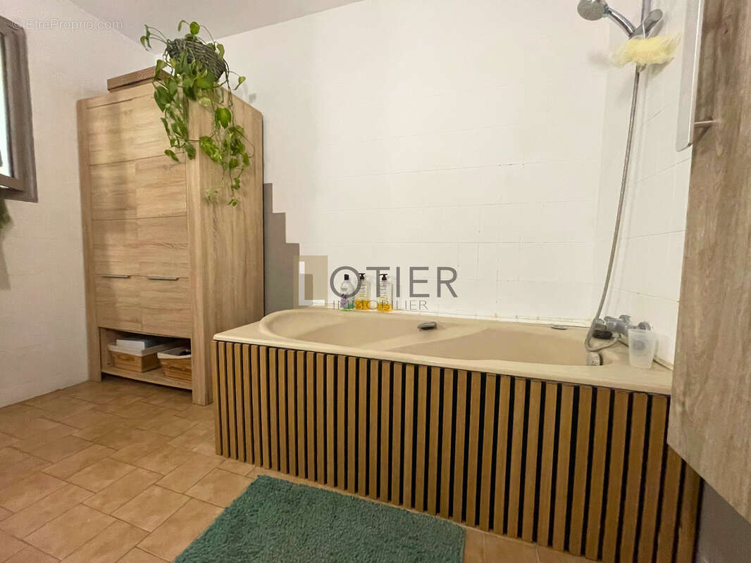 BELLEGARDE   Villa familiale avec vue dégagée, piscine, dépendance T2 et vaste garage - photo 7