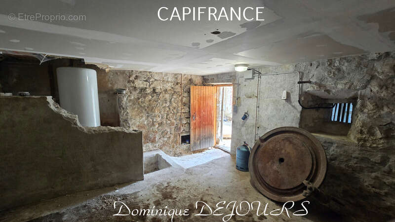 Maison à SAINT-SAUVEUR-DE-MONTAGUT