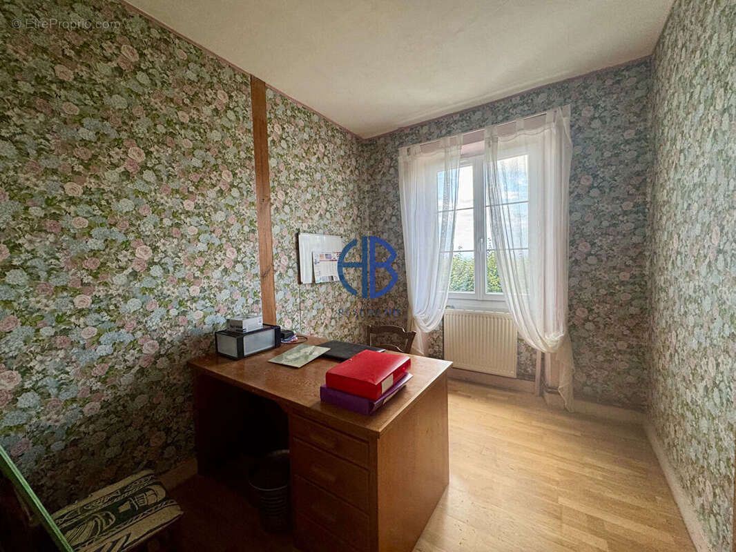 Maison à SAINT-VICTOR-DE-MORESTEL