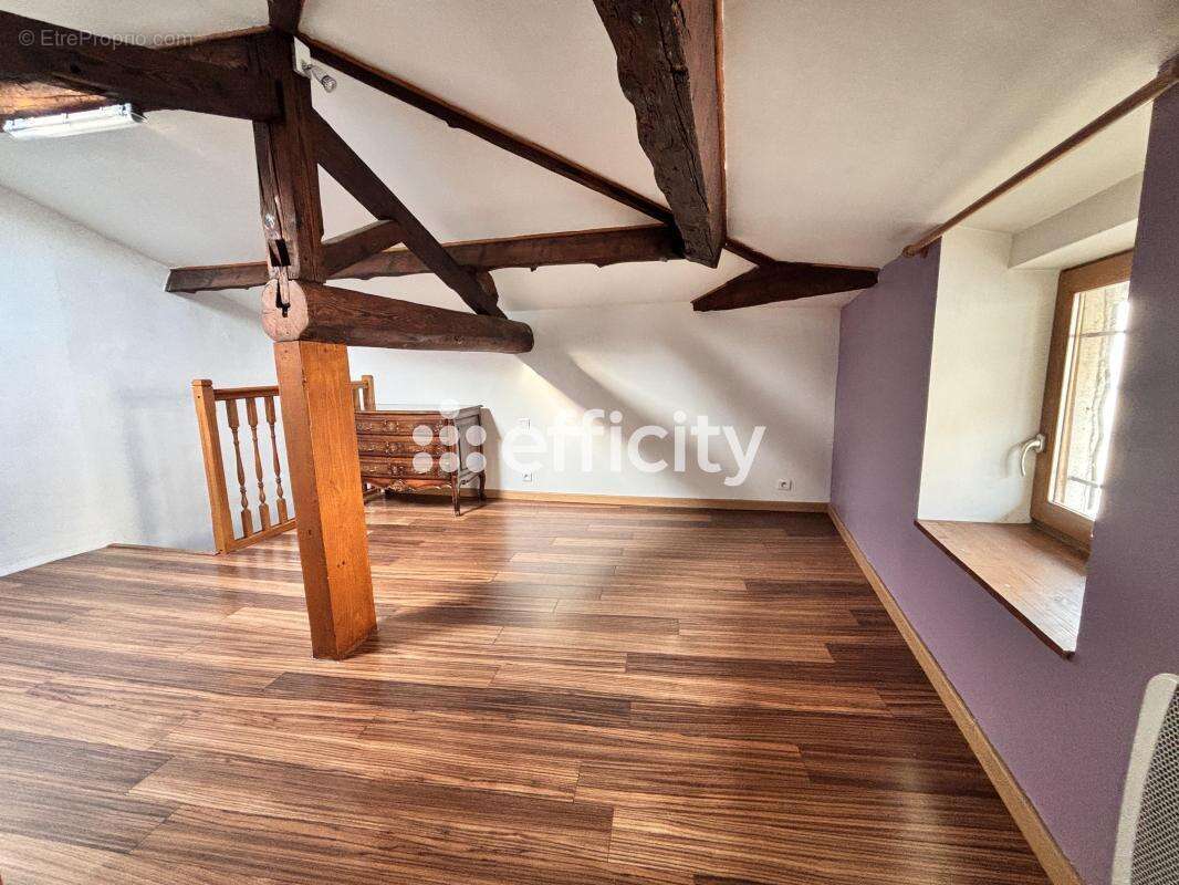 Appartement à SAINT-GENIS-LAVAL