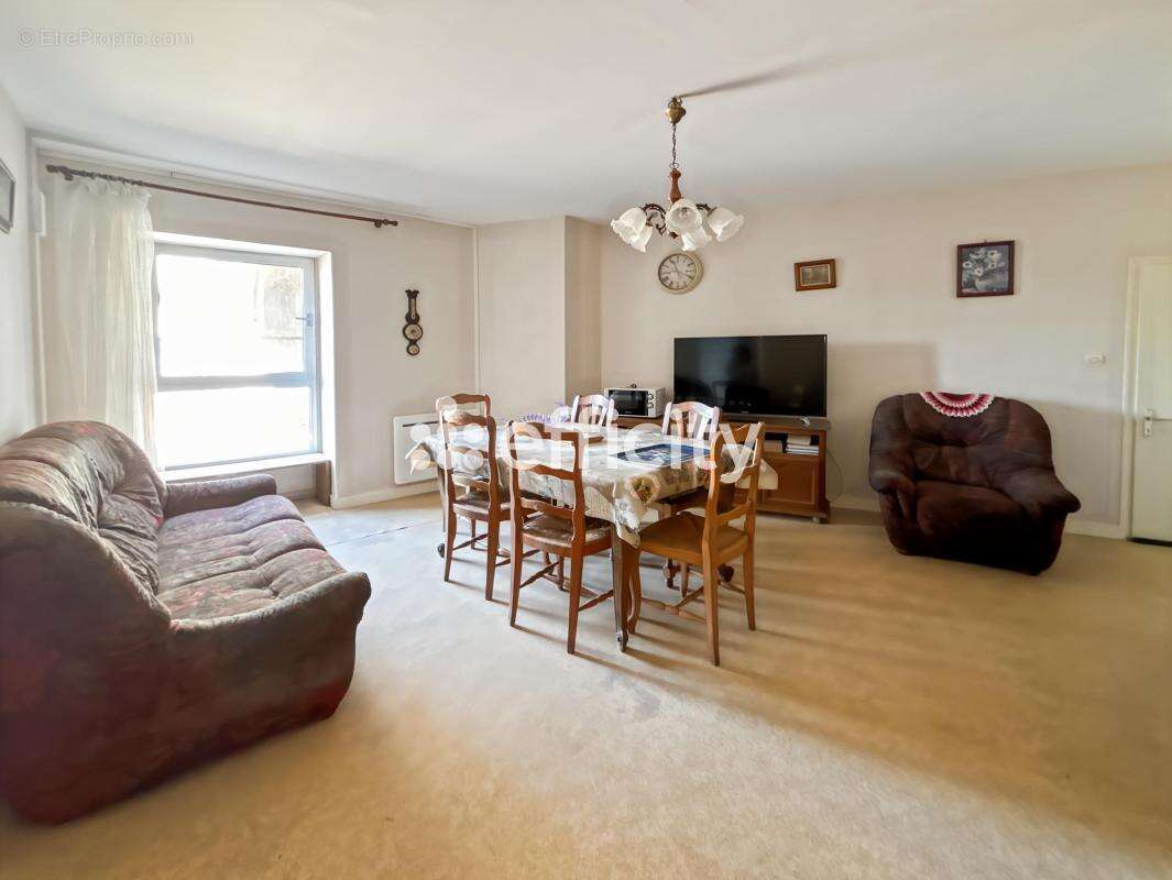 Maison 93 m² à Saintes  - photo 2