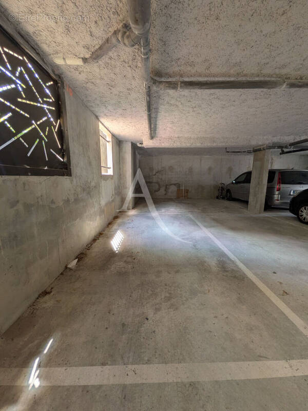 Parking à CHAMPS-SUR-MARNE