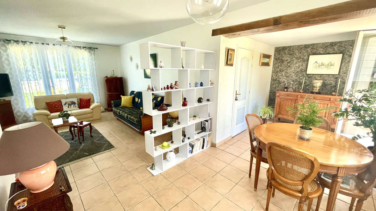 Maison à SAINT-CLEMENT-DE-LA-PLACE