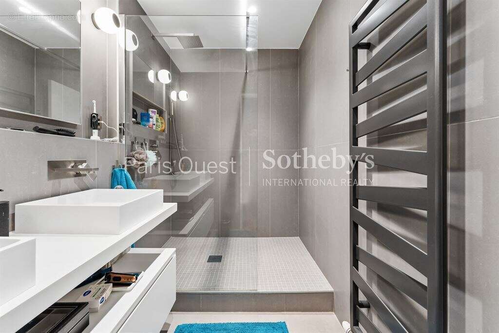 Appartement à NEUILLY-SUR-SEINE