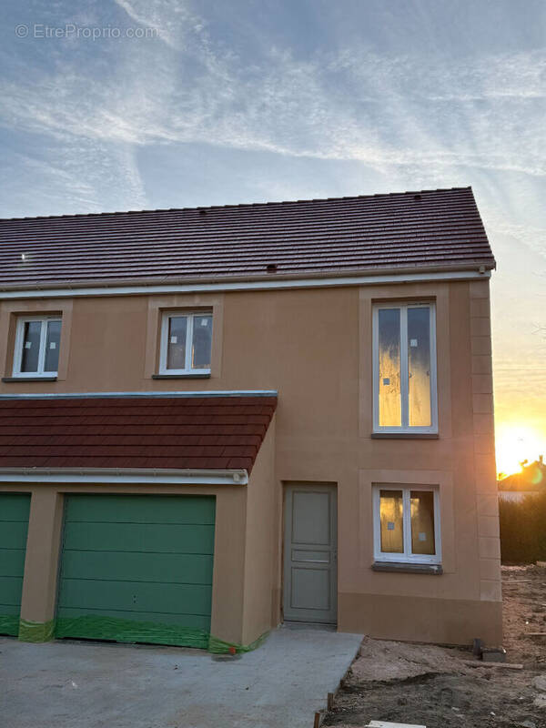 Maison à VERT-LE-GRAND