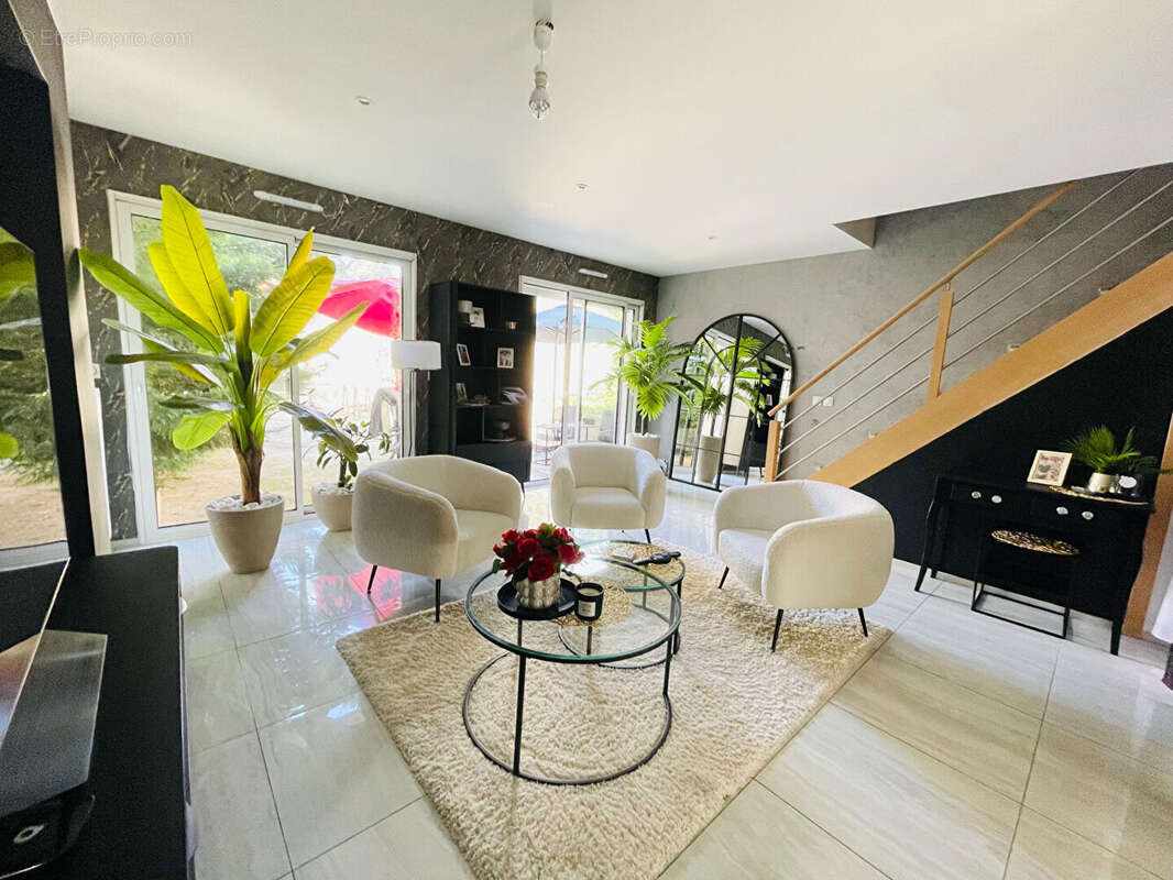 Maison à SARTROUVILLE