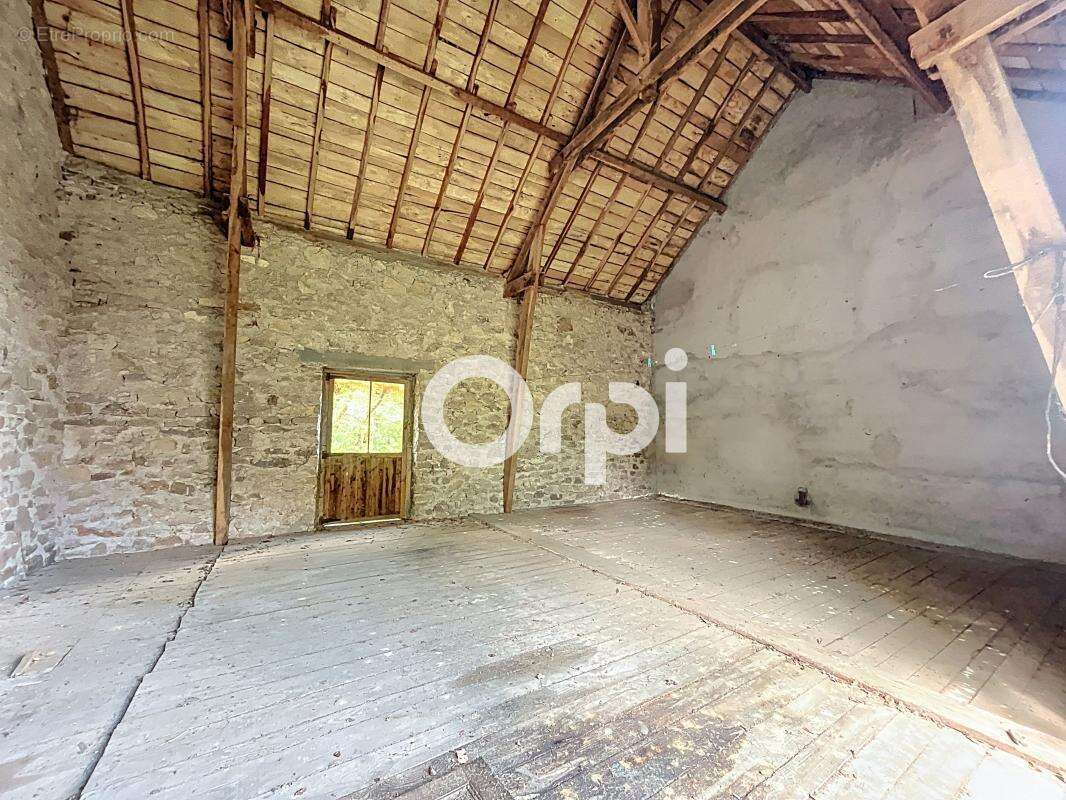 Maison à MONTAIGNAC-SAINT-HIPPOLYTE