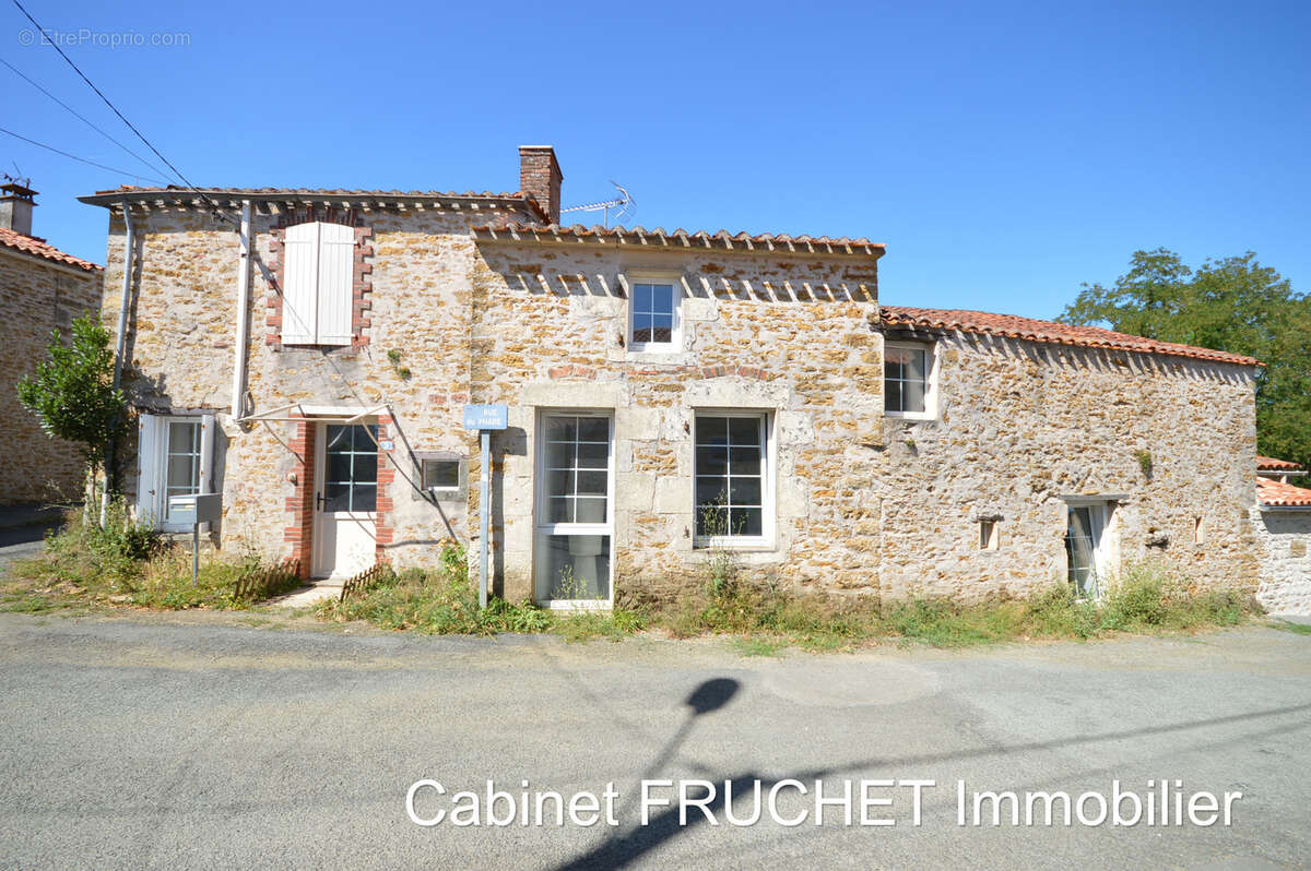 Axe CHANTONNAY - SAINT-PROUANT - Jolie maison pierre rénovée avec goût - photo 12