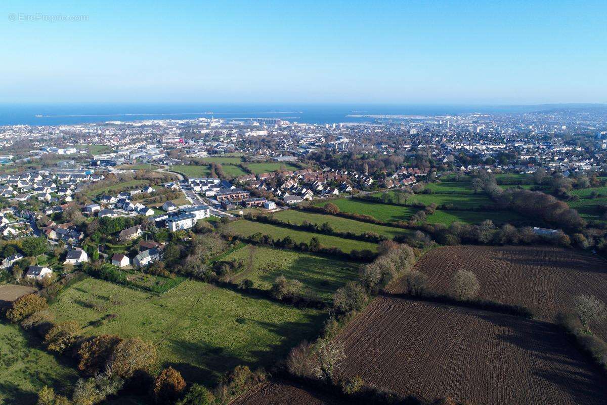 Terrain à CHERBOURG-OCTEVILLE