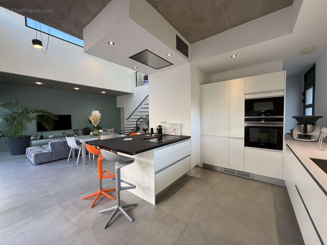 Maison contemporaine avec piscine et garage - photo 3