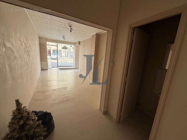 Commerce à PORTES-LES-VALENCE