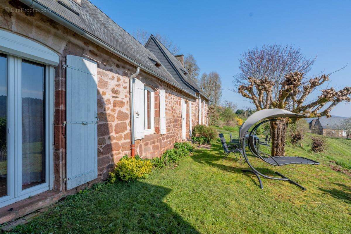 Maison à VILLAC