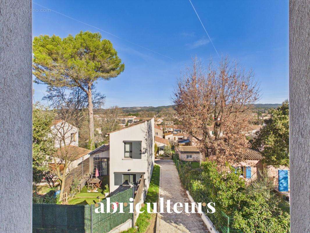 Maison de village rénovée, toutes commodités à pied en vente à Lambesc (13410) - photo 17