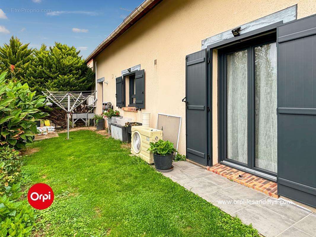 Maison à COURCELLES-SUR-SEINE