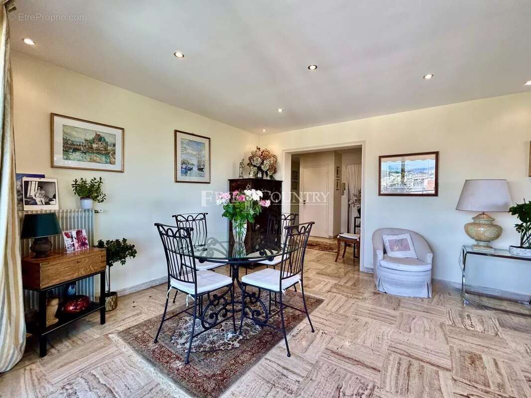 Appartement à LE CANNET