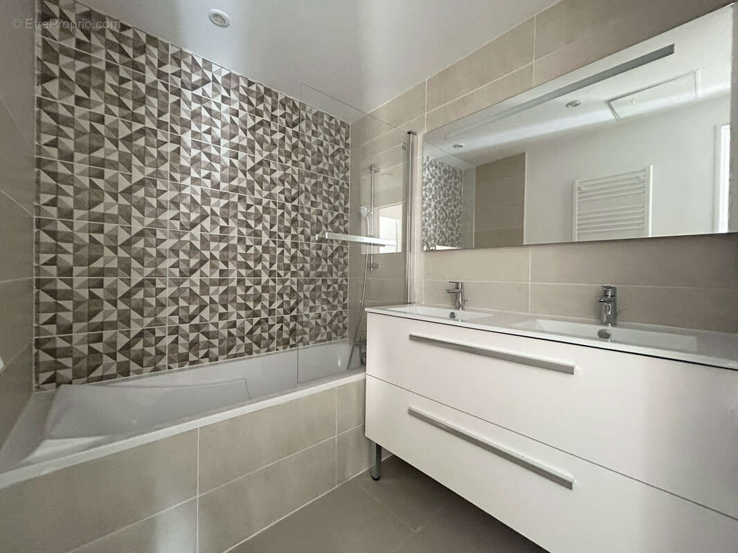 Appartement à MARSEILLE-4E