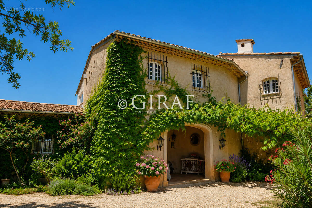 Maison à TOURRETTES-SUR-LOUP