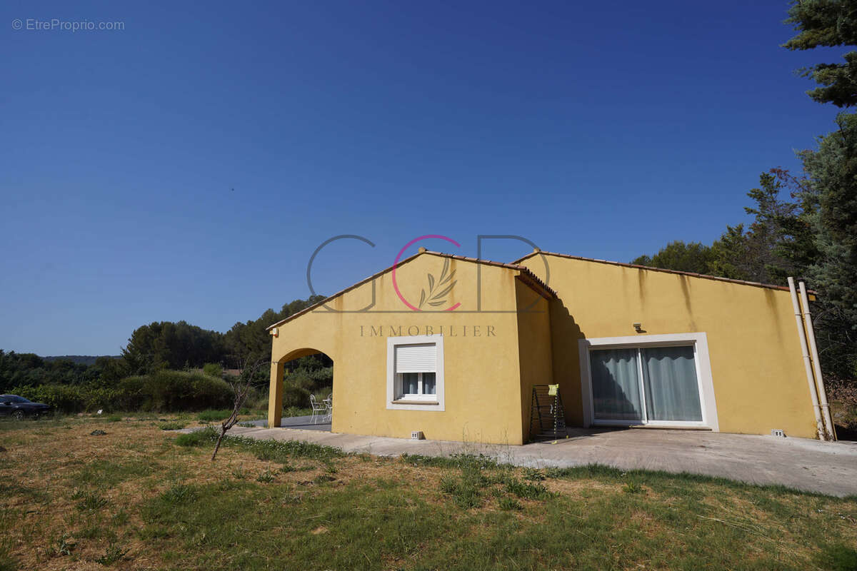 Maison à VENTABREN