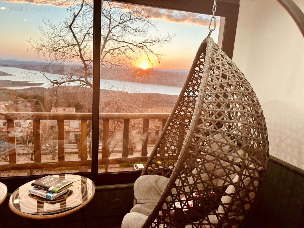 Commerce à MOUSTIERS-SAINTE-MARIE