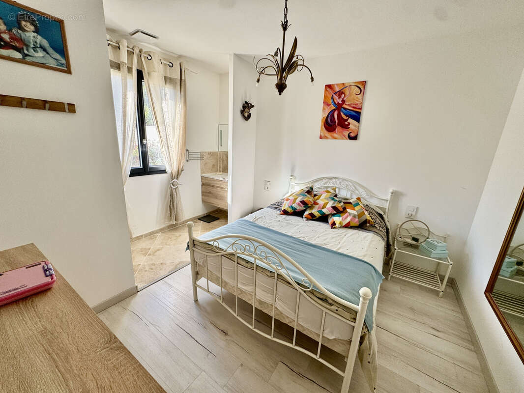 Maison à SAINTE-CECILE-LES-VIGNES