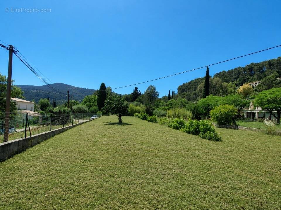 Terrain à SOLLIES-PONT