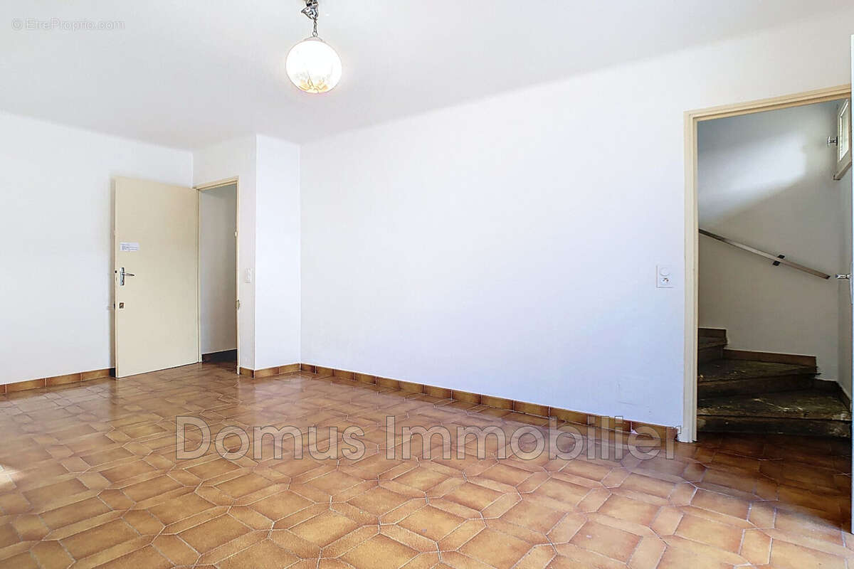 Appartement à SAINT-SATURNIN-LES-AVIGNON