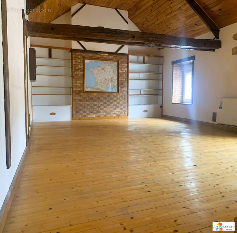 Grand salle étage longère 1 - Maison à GRANDFRESNOY