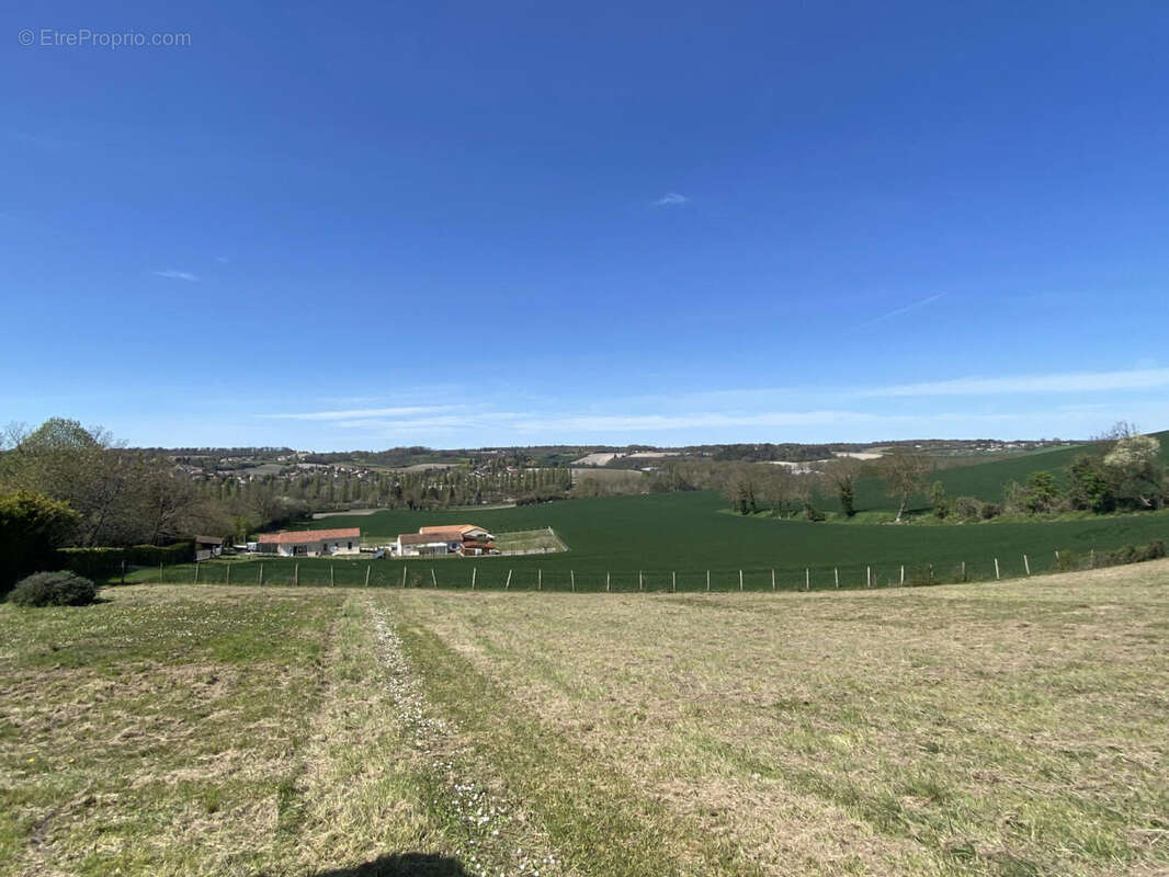 VUE - Maison à MONTMOREAU-SAINT-CYBARD