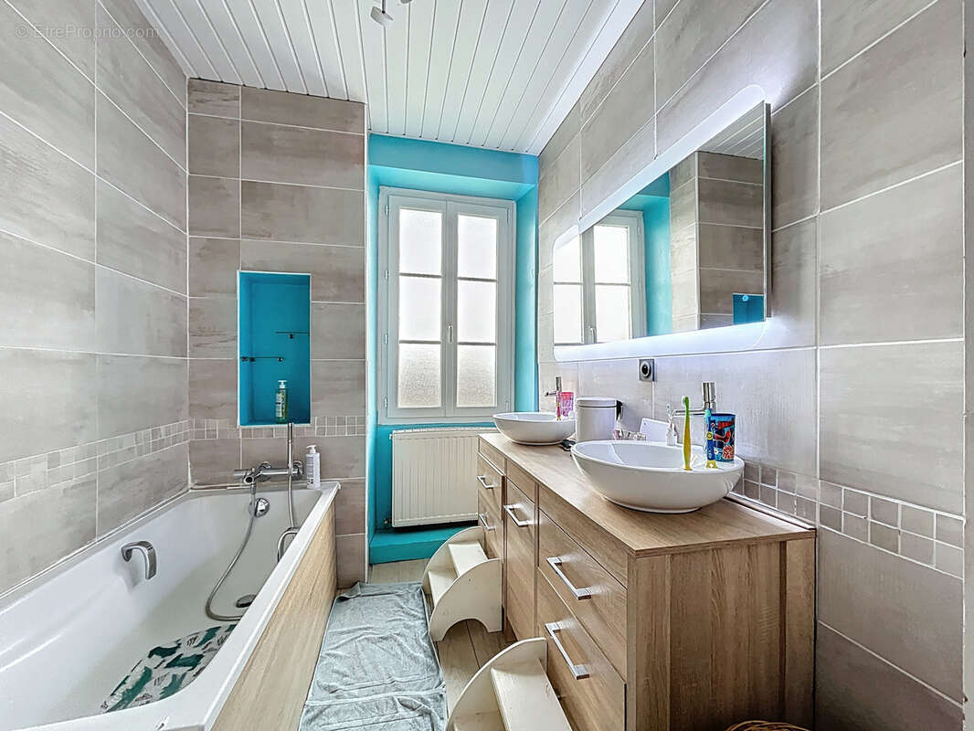 Maison à BRIGNAC-LA-PLAINE