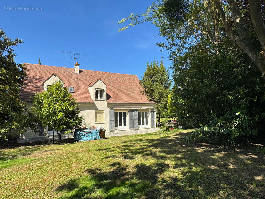 Maison à SAINT-NOM-LA-BRETECHE