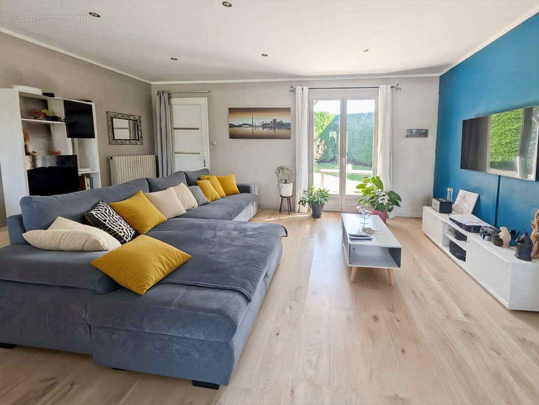 Salon séjour 24 m2 - Maison à BLACE