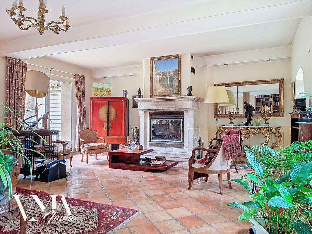 Maison à COLLONGES-AU-MONT-D'OR