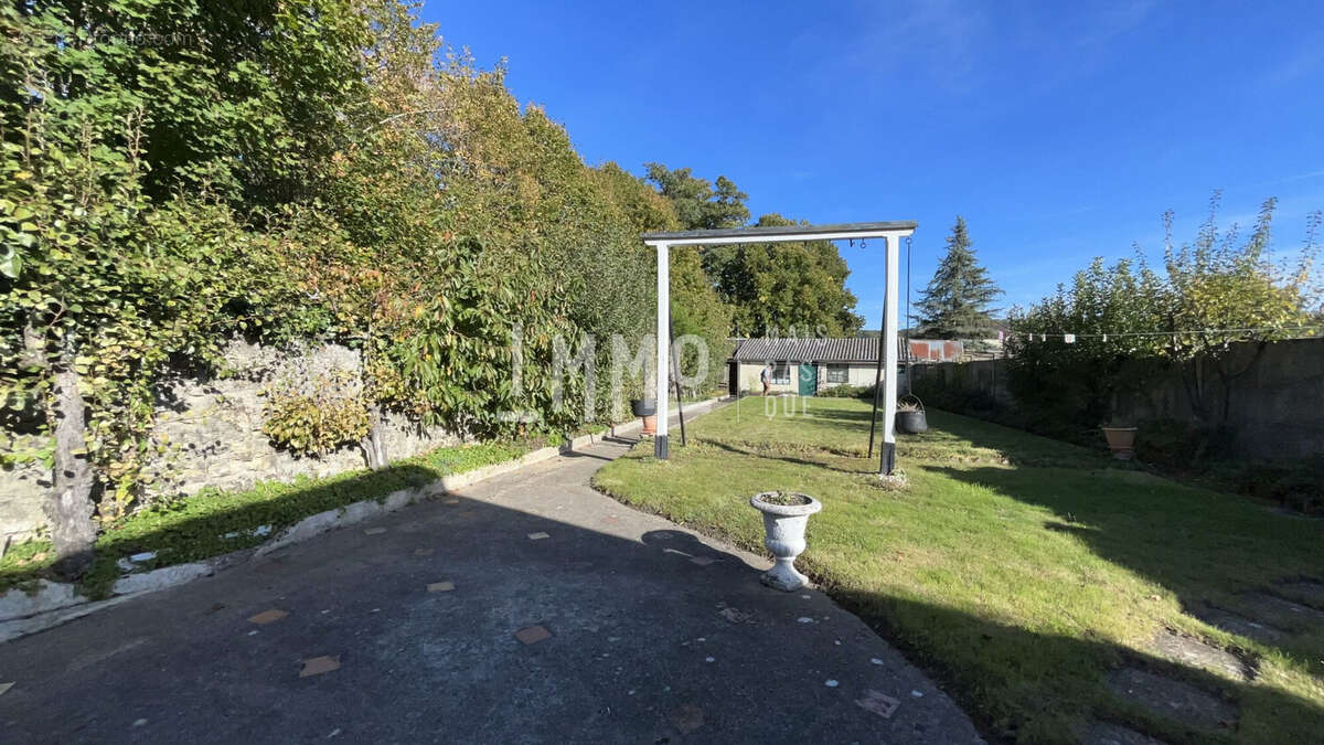 Maison à BESSE-SUR-BRAYE