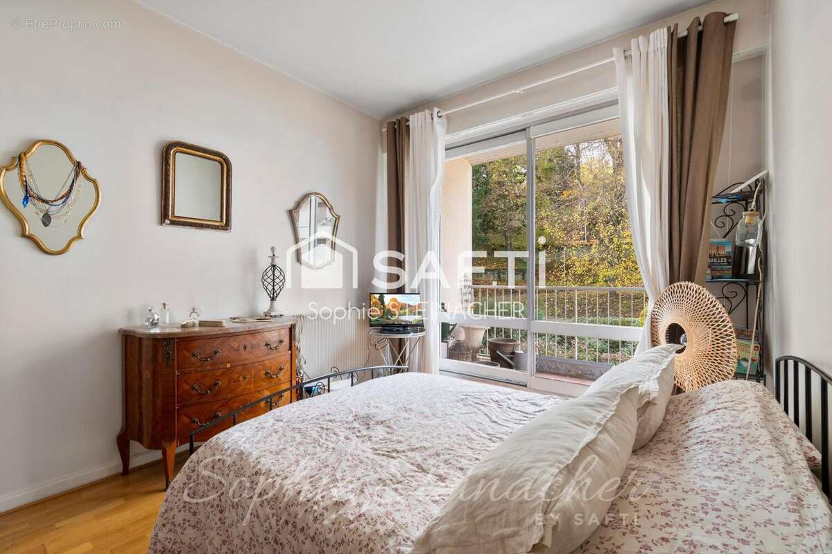 Photo 7 - Appartement à LE MESNIL-LE-ROI