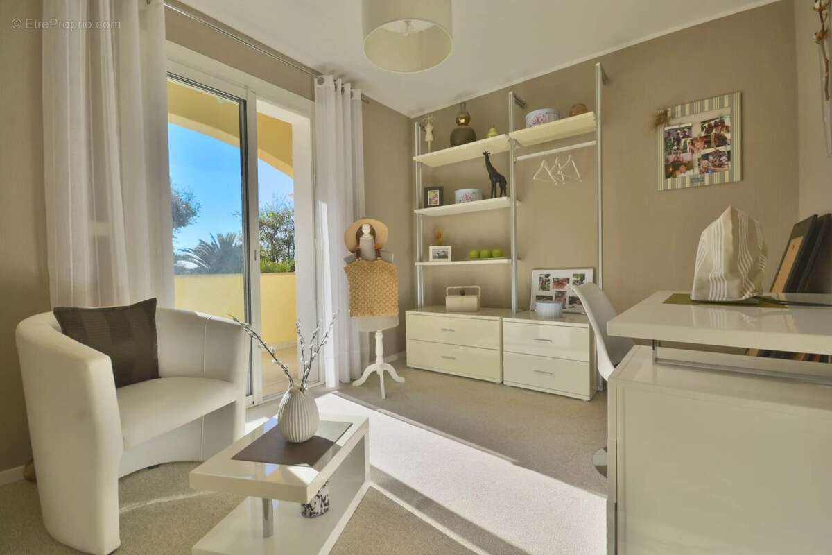 Maison à ROQUEFORT-LES-PINS